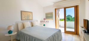 Elegante villa con piscina a Is Molas