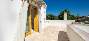 Elegante villa con piscina a Is Molas