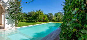 Elegante villa con piscina a Is Molas