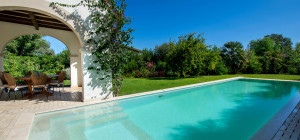 Elegante villa con piscina a Is Molas