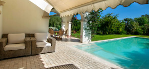 Elegante villa con piscina a Is Molas