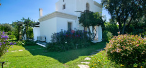 Elegante villa con piscina a Is Molas