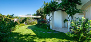 Elegante villa con piscina a Is Molas