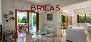 Elegante villa con piscina a Is Molas