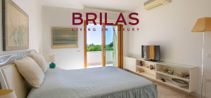 Elegante villa con piscina a Is Molas