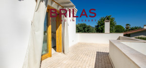 Elegante villa con piscina a Is Molas