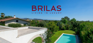 Elegante villa con piscina a Is Molas