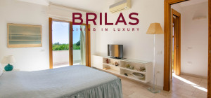 Elegante villa con piscina a Is Molas