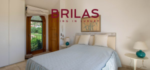 Elegante villa con piscina a Is Molas