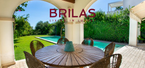 Elegante villa con piscina a Is Molas