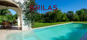 Elegante villa con piscina a Is Molas