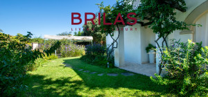 Elegante villa con piscina a Is Molas