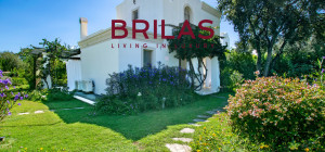 Elegante villa con piscina a Is Molas