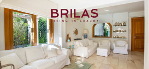 Elegante villa con piscina a Is Molas