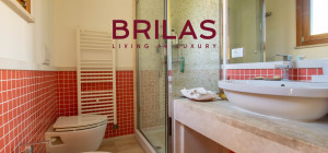 Elegante villa con piscina a Is Molas