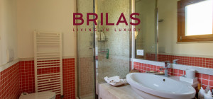 Elegante villa con piscina a Is Molas