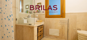 Elegante villa con piscina a Is Molas