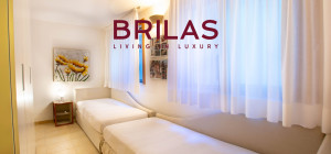 Elegante villa con piscina a Is Molas