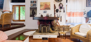 Villa rustica con vigna e uliveto