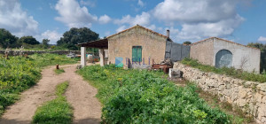 Vendesi Tenuta di 16 Ettari con Fabbricati