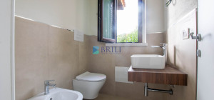 Renovated apartment 200 meters from the sea with a large private garden