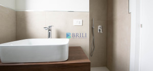 Renovated apartment 200 meters from the sea with a large private garden