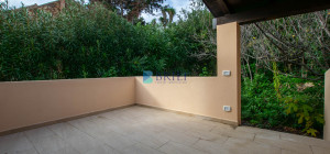 Renovated apartment 200 meters from the sea with a large private garden