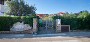 Renovated apartment 200 meters from the sea with a large private garden