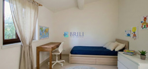 Renovated apartment 200 meters from the sea with a large private garden