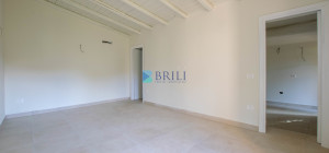 Renovated apartment 200 meters from the sea with a large private garden