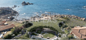 Villa di lusso fronte spiaggia con piscina e terrazze panoramiche