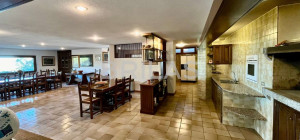 Tenuta di 16 ettari con villa, uliveto e vista mare