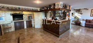 Tenuta di 16 ettari con villa, uliveto e vista mare