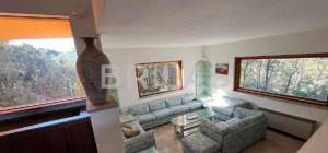 Tenuta di 16 ettari con villa, uliveto e vista mare