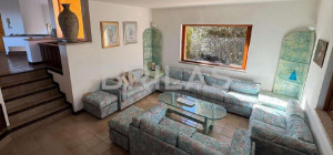 Tenuta di 16 ettari con villa, uliveto e vista mare