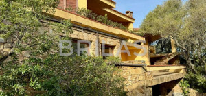 Tenuta di 16 ettari con villa, uliveto e vista mare