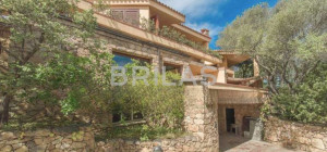 Tenuta di 16 ettari con villa, uliveto e vista mare