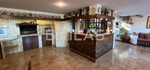 Tenuta di 16 ettari con villa, uliveto e vista mare