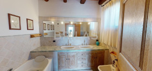 Tenuta Monte Pino – Prestigious estate with vineyard and sea views