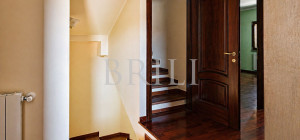 Villa bifamiliare con giardino