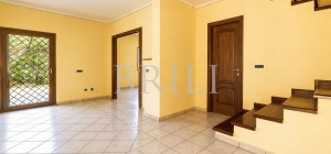 Villa bifamiliare con giardino