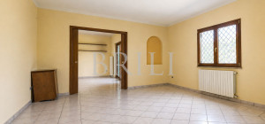 Villa bifamiliare con giardino