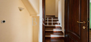 Villa bifamiliare con giardino