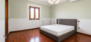 Villa bifamiliare con giardino
