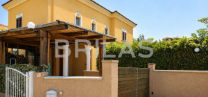 Villa bifamiliare con giardino