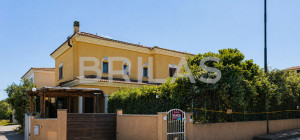 Villa bifamiliare con giardino