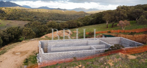 Terreno per casa colonica con piscina