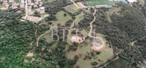 Terreno per casa colonica con piscina
