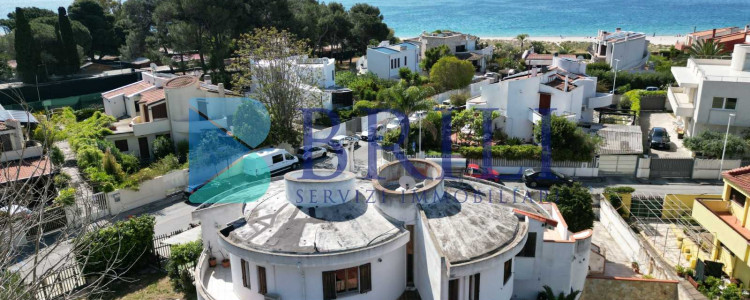 Villa bifamiliare a 150 metri dalla spiaggia del Poetto