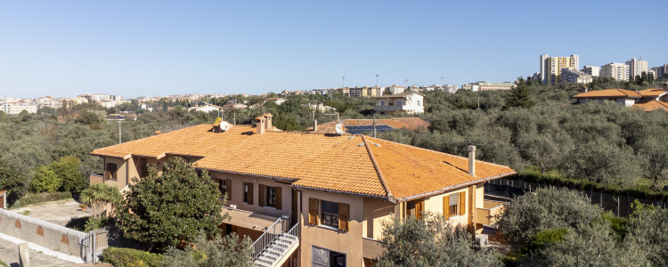 Bifamiliare con ampio giardino